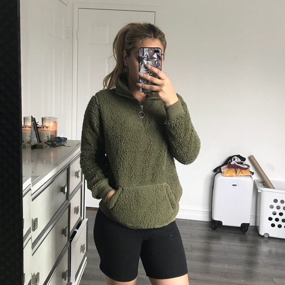 Sweaters - Olive faux fur pullover sweater